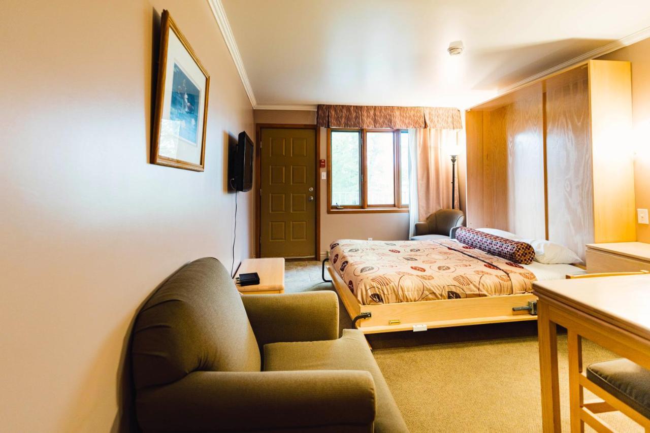Auberge Harris Saint-Jean-sur-Richelieu Zewnętrze zdjęcie